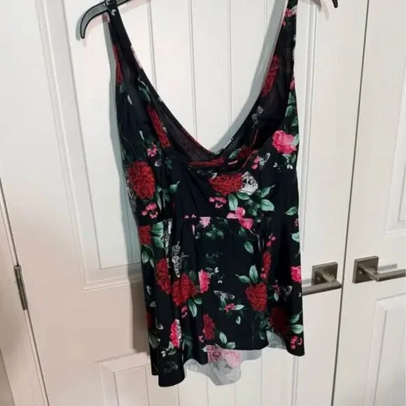 5X Swim Top Torrid Black Floral Skull pit-pit 25”relax to 30” stretched C7379 - Picture 2 of 4